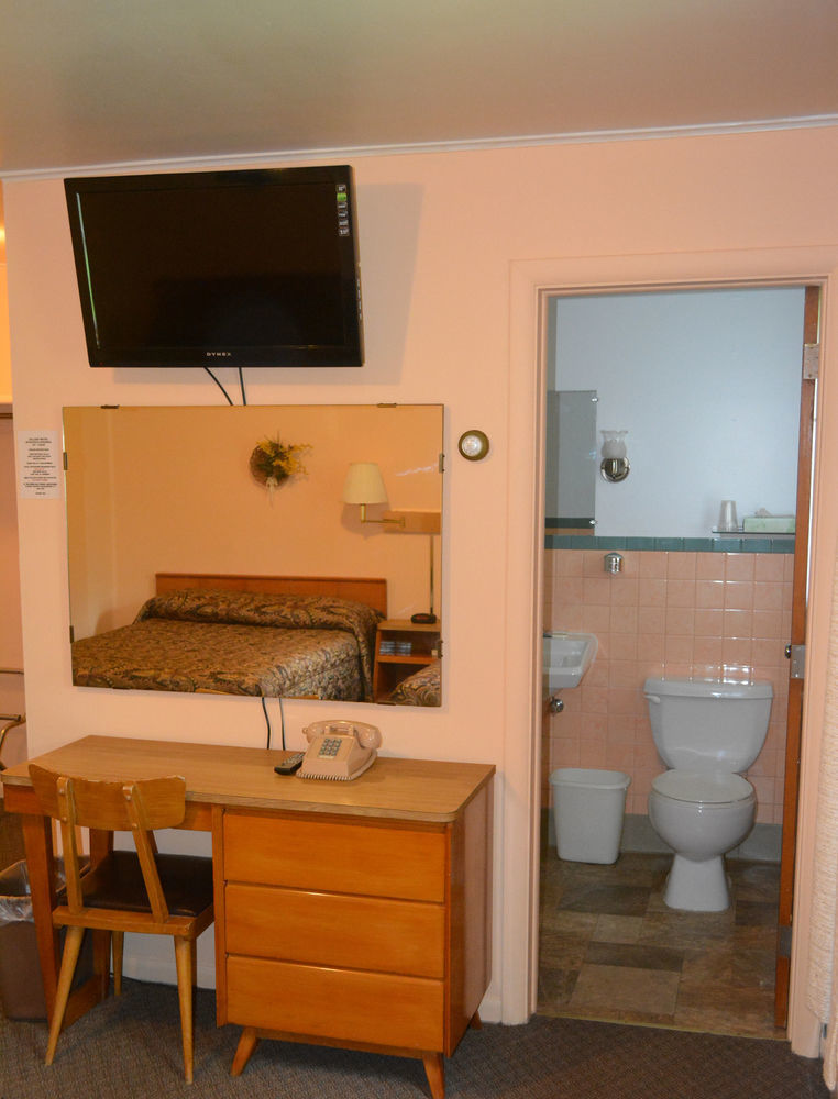 The Village Motel 3*